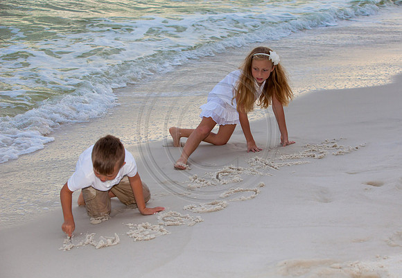 writing-in-the-sand-beach-photo-ideas-Rosemary-beach-FL