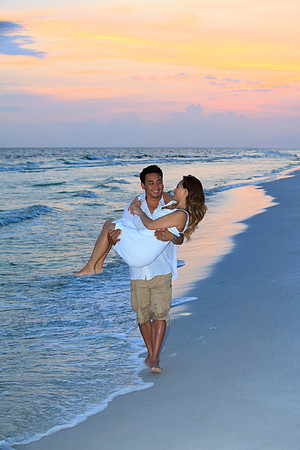 Romance at the beach! Beautiful photos of couples in love