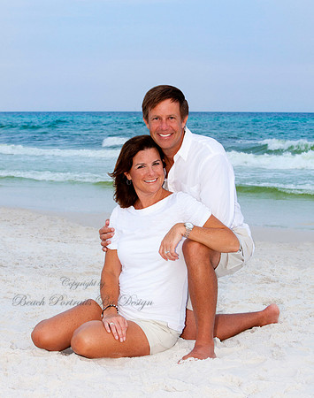 husband and wife poses for pics on the beach